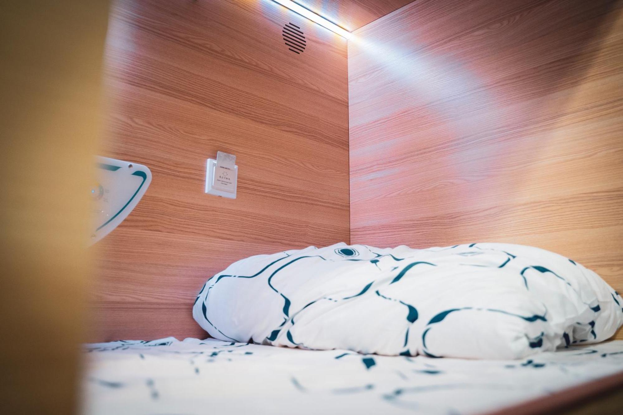 Gallery Hostel Madrid Residencia Extérieur photo
