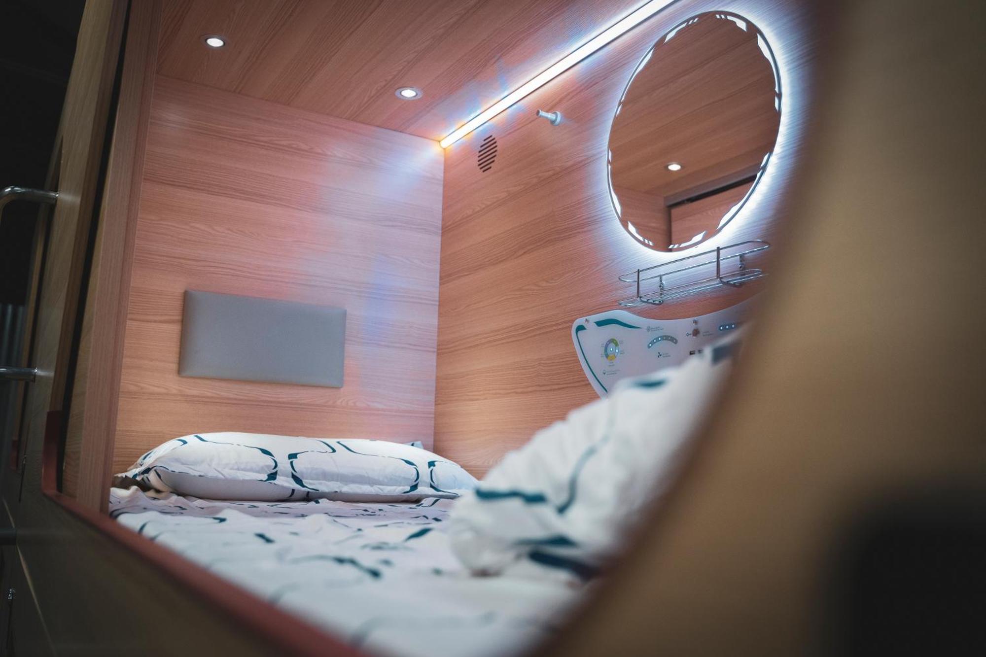 Gallery Hostel Madrid Residencia Extérieur photo